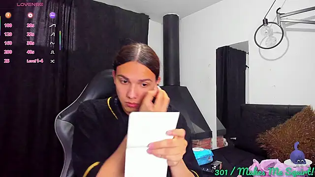 Snapshot of Almaazz chatting on December 20, 7:32 pm Almaazz online show from December 20, 7:32 pm