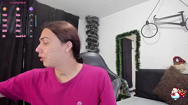 Snapshot of Almaazz chatting on January 8, 7:38 pm Almaazz online show from January 8, 7:38 pm