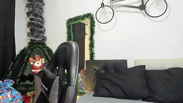 Snapshot of Almaazz chatting on January 9, 7:48 pm Almaazz online show from January 9, 7:48 pm