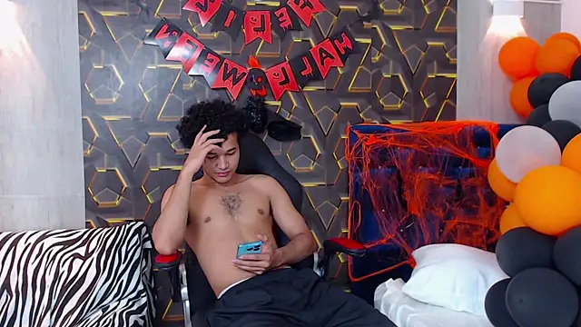 Snapshot of fire_drako_ chatting on October 25, 12:56 pm fire drako online show from October 25, 12:56 pm