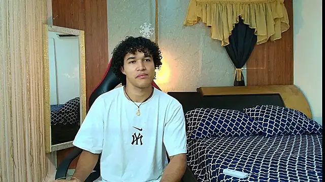 Snapshot of fire_drako_ chatting on February 19, 7:21 pm fire drako online show from February 19, 7:21 pm