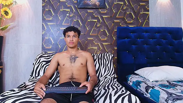 Snapshot of fire_drako_ chatting on June 28, 10:27 pm fire drako online show from June 28, 10:27 pm