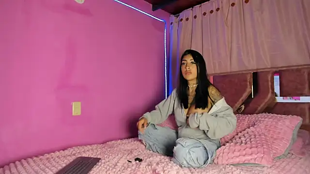 Snapshot of Missmoonstar chatting on November 5, 3:28 am Missmoonstar online show from November 5, 3:28 am