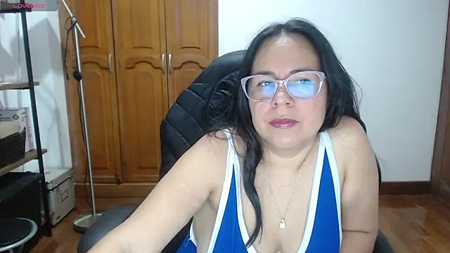 alexandraa19 online show from November 2, 4:04 am