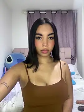 karolaalcendra online show from November 17, 3:45 am