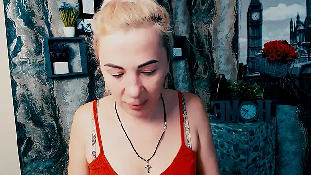 EmmaCat  online show from October 17, 5:21 am