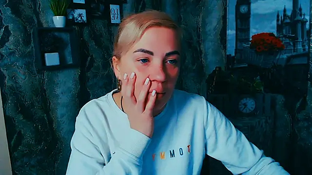 EmmaCat  online show from November 29, 5:32 am