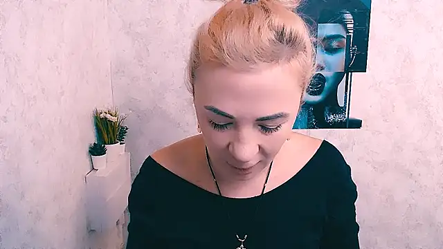 EmmaCat  online show from December 4, 6:55 am