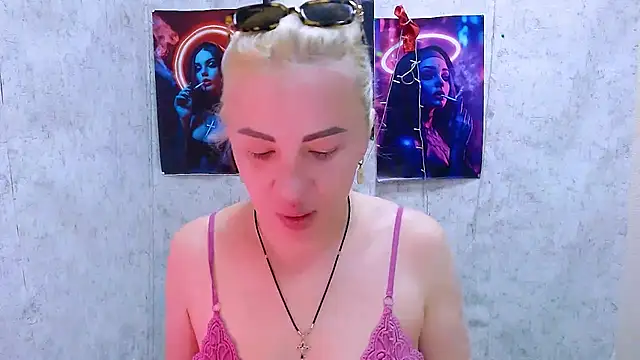 EmmaCat  online show from March 17, 5:11 am