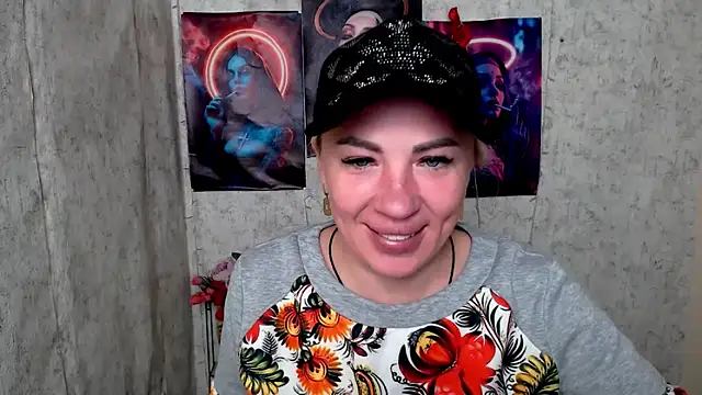 EmmaCat  online show from April 11, 4:50 am