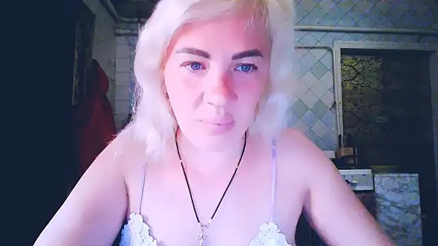 Snapshot of EmmaCat_ chatting on May 16, 3:14 am EmmaCat online show from May 16, 3:14 am