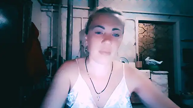 Snapshot of EmmaCat_ chatting on June 17, 7:26 pm EmmaCat online show from June 17, 7:26 pm