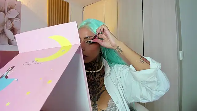 KoraRousee online show from October 3, 1:19 pm