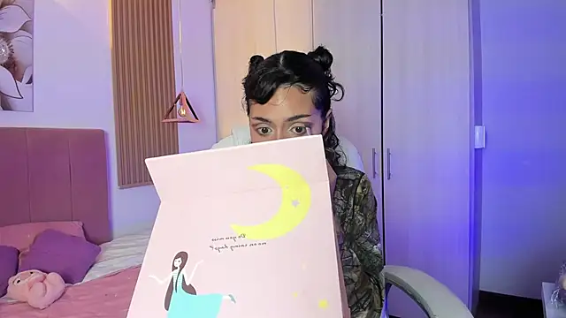 KoraRousee online show from October 14, 1:45 pm