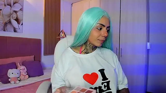 KoraRousee online show from October 18, 1:34 pm