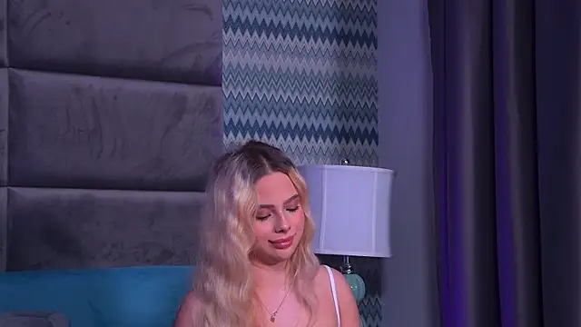 YssabelFox online show from November 30, 5:50 pm