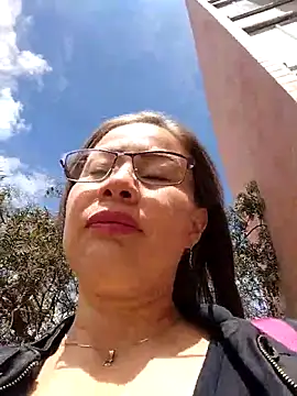 LaraCaliente online show from April 8, 2:39 pm