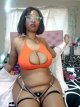 Snapshot of YummyChocTits chatting on October 9, 9:51 am YummyChocTits online show from October 9, 9:51 am