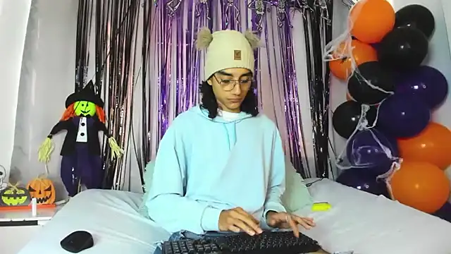 EthanBlackwoodd online show from October 28, 7:38 pm