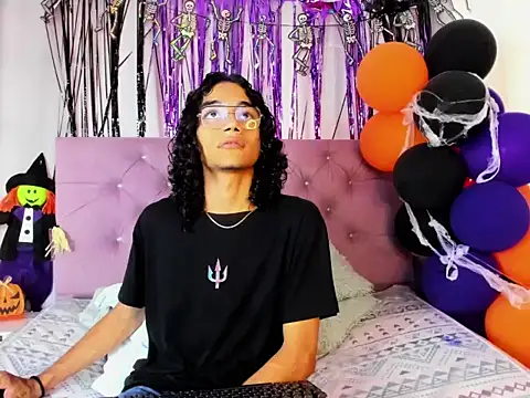 EthanBlackwoodd online show from November 2, 7:49 pm