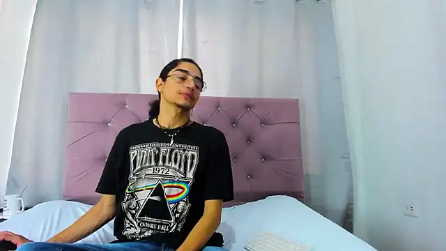 EthanBlackwoodd online show from January 13, 7:41 pm