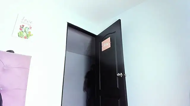 EthanBlackwoodd online show from April 18, 9:24 am