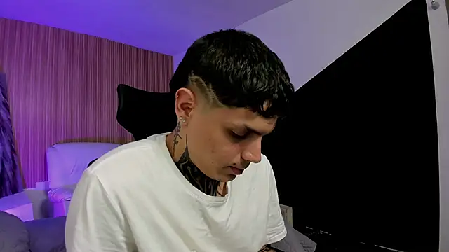 Declan-Fox online show from September 25, 3:32 am