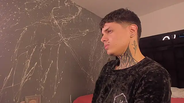 Declan-Fox online show from November 7, 4:01 am