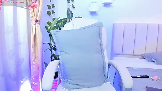 Allisson   online show from April 1, 2:25 pm