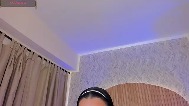 Snapshot of Sophiie_Belle chatting on October 15, 1:22 pm Sophiie Belle online show from October 15, 1:22 pm