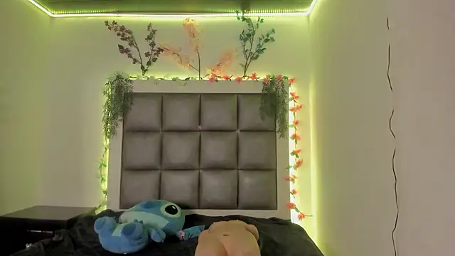 Snapshot of abbiecollins_js chatting on February 24, 4:21 am abbiecollins js online show from February 24, 4:21 am