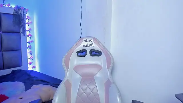 abbiecollins js online show from March 31, 4:24 am