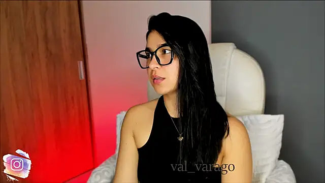 Snapshot of val_varago chatting on September 22, 3:41 am val varago online show from September 22, 3:41 am