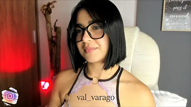 Snapshot of val_varago chatting on May 4, 1:01 am val varago online show from May 4, 1:01 am