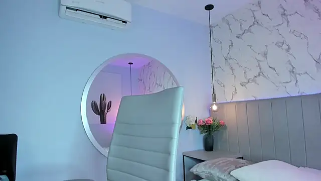 Amber Santana online show from December 4, 9:23 pm