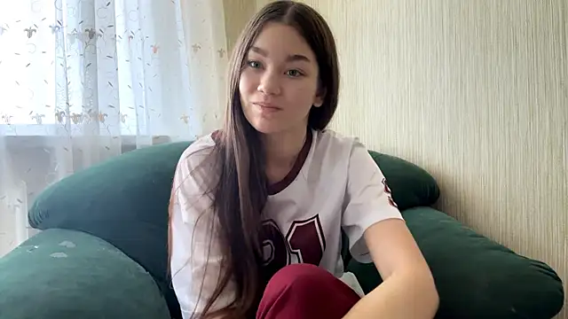 Snapshot of Cuteviola chatting on October 21, 3:29 am Cuteviola online show from October 21, 3:29 am