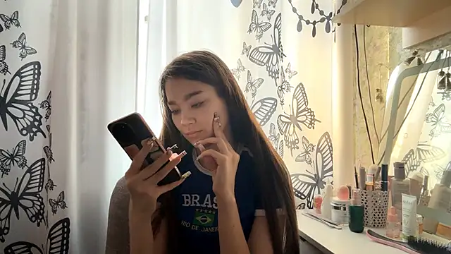 Snapshot of Cuteviola chatting on February 3, 12:31 am Cuteviola online show from February 3, 12:31 am