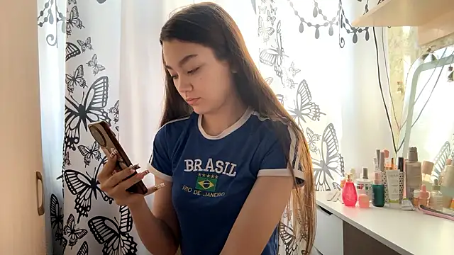 Snapshot of Cuteviola chatting on February 4, 1:00 am Cuteviola online show from February 4, 1:00 am