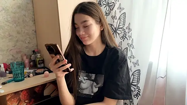 Snapshot of Cuteviola chatting on February 25, 1:48 am Cuteviola online show from February 25, 1:48 am