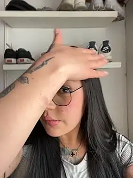 Damian and Jennifer online show from September 24, 8:23 pm