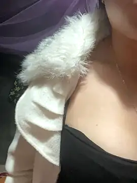 Luna-ass online show from December 3, 9:13 pm