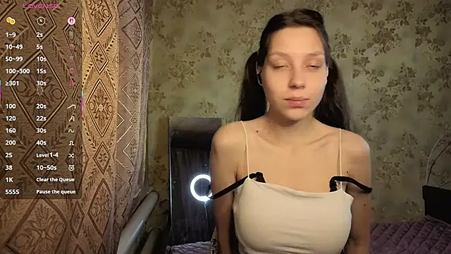 Snapshot of QutieDaSweet chatting on February 2, 1:37 am QutieDaSweet online show from February 2, 1:37 am