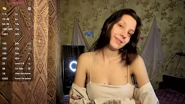 Snapshot of QutieDaSweet chatting on February 12, 1:11 am QutieDaSweet online show from February 12, 1:11 am