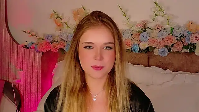 Lilith Bonheur online show from April 15, 8:09 pm