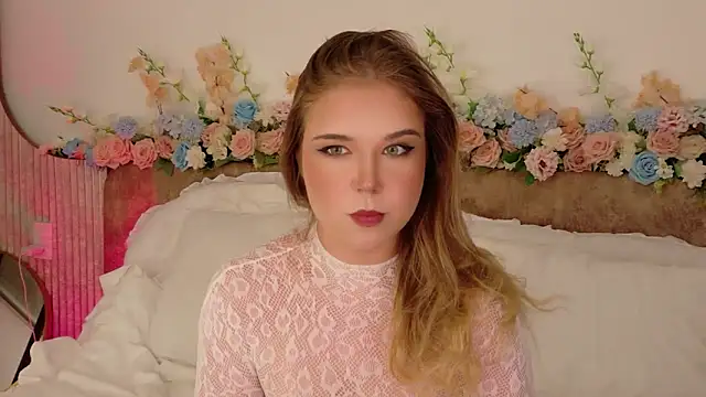 Lilith Bonheur online show from April 21, 7:50 pm