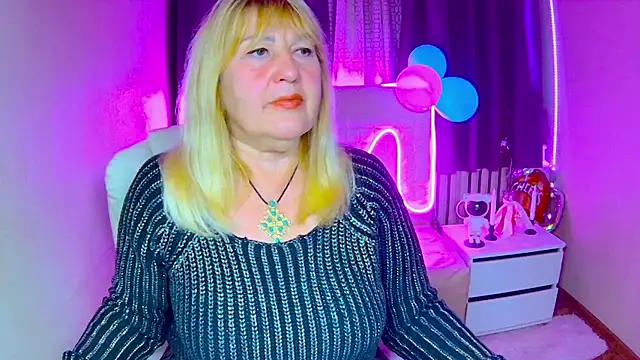 EmmaEllison online show from October 7, 11:51 am