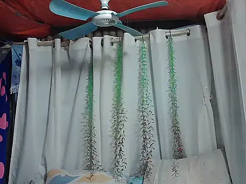 Huntrix2025 online show from January 6, 10:01 pm