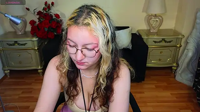 JuicyLullu online show from September 17, 4:14 am