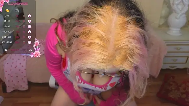 JuicyLullu online show from September 21, 11:45 am