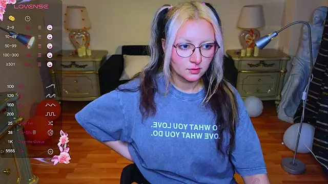 JuicyLullu online show from November 7, 11:54 am